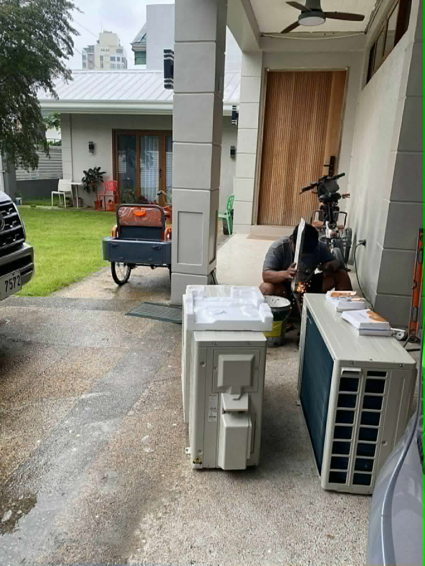 Outdoor unit pipe connection